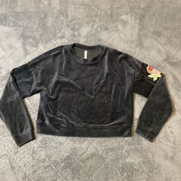 Xhilaration Womens Velvet Embroidered Rose Patch On Sleeve Crop Top Black Medium - Picture 1 of 7
